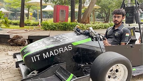 Electric Racing Car : ‘आयआयटी’ मद्रासच्या विद्यार्थ्यांनी बनवली पहिली इलेक्ट्रिक रेसिंग कार, जाणून घ्या काय आहे खास..