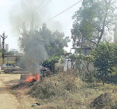 चक्क उघड्यावर जाळला जातोय कचरा! कुरकुंभ एमआयडीसीमधील प्रकार