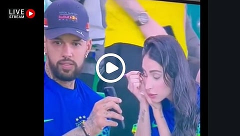 Husband-Wife Video : थेट स्टेडिअममध्येच बायकोला मेकअपसाठी मदत; नेटकरी म्‍हणाले,” हा तर ‘हजबंड ऑफ द इयर”