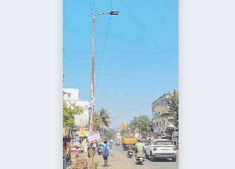 रस्त्यांवरील विजेचे खांब धोकादायक; धायरी, सिंहगड रस्ता परिसरात स्थिती