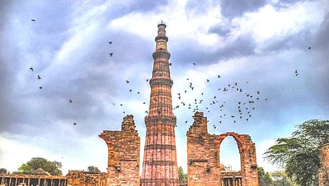Qutab Minar : कुतुब मीनारवर मालकी हक्क सांगणा-याची याचिका फेटाळली!
