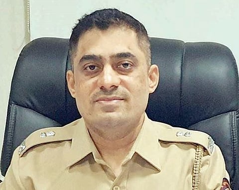 पुणे : उत्पादन शुल्क आयुक्तांनी अधीक्षकांची थोपटली पाठ