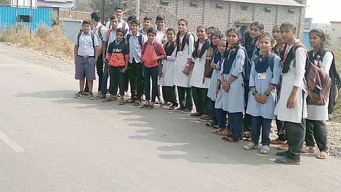 न्हावरे : पीएमपीएमएल सेवा बंद केल्याने प्रवाशांचे हाल