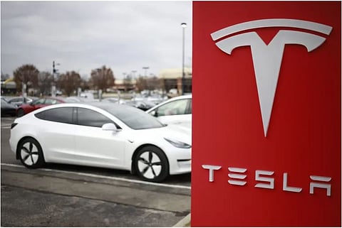 Tesla Layoffs – एलन मस्क यांना मंदीची झळ; टेस्लातून होणार नोकरकपात