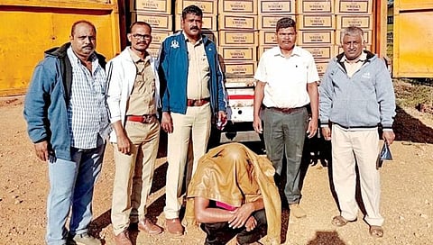 सिंधुदुर्ग : ओसरगाव टोलनाक्यावर 17 लाखांची दारू जप्त