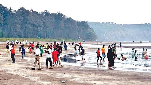 गोवा, कोकण पर्यटकांनी फुलला!