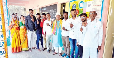 सोमेश्वरनगर : बोहल्यावर चढण्याआधी बजावला मतदानाचा हक्क