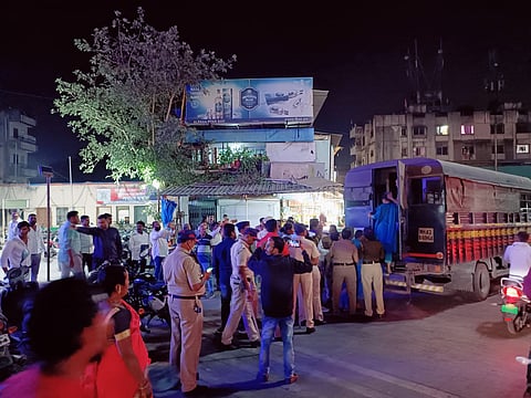 चंद्रकांत पाटलांवर शाईफेक: पोलिस चौकीसमोर भाजप -समता सैनिकदल आमने सामने