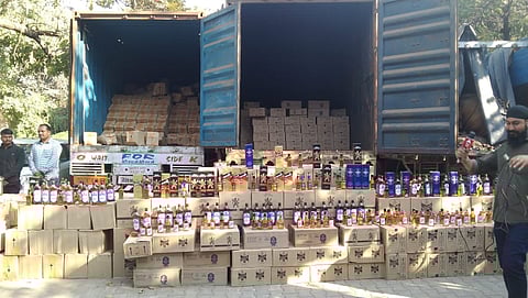 पुणे उत्पादन शुल्क विभागाची मोठी कारवाई: थर्टी फर्स्टच्या तोंडावर 2 कोटीचा मद्यसाठा जप्त