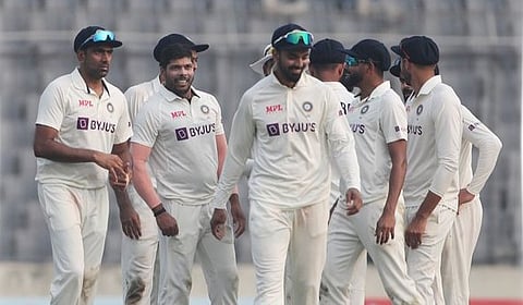 INDvsBAN 2nd Test : उमेश-अश्विनपुढे बांगला देश गारद, पहिला डाव 227 धावांत गुंडाळला
