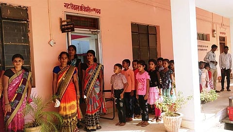 चंद्रपूर : शौचालयासाठी विद्यार्थी धडकले पंचायत समिती कार्यालयावर