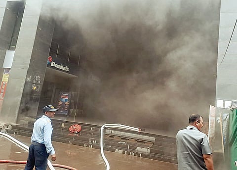 पिंपळे सौदागर येथील इमारतीला आग ; 40 हून अधिक नागरिकांची सुटका