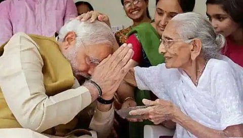 Heeraben Modi : ‘एका मातेच्या ठाम निर्धाराची गाथा’…PM मोदी यांनी त्यांच्या आईबद्दल लिहिलेली भावूक पोस्ट पुन्हा चर्चेत