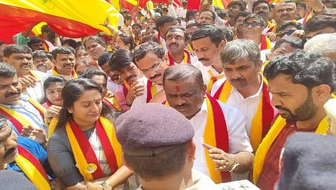 सीमाप्रश्न : यल्लम्मा भक्तांची वाहने अडवली!