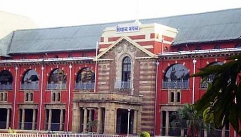 हिवाळी अधिवेशन : महाराष्ट्रातील उद्योग गुजरातला, सीमावाद, राज्यपालांची वादग्रस्त वक्तव्ये गाजणार