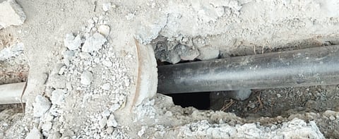 पुणे : बापरे ! चक्क ड्रेनेजमधून जलवाहिनी