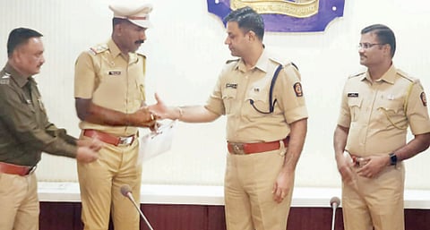 अधीक्षकांकडून कर्जत पोलिसांचा सन्मान