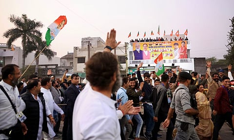 राहुल गांधींचा भाजप कार्यकर्त्यांना ‘फ्लाईंग किस’, कार्यालयाच्‍या टेरेसवरुन पाहत होते भारत जोडो यात्रा ( पाहा व्‍हिडीओ )