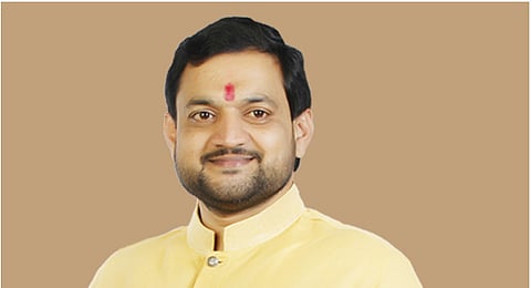 वडगाव मावळ : ग्रामपंचायत निवडणूक प्रचाराची पालकमंत्र्यांवर वेळ ; आमदार सुनील शेळके यांची टीका