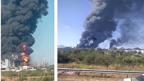 इगतपुरी: मुंढेगाव औद्योगिक वसाहतीतील जिंदाल पॉलिफिल्म कारखान्यात आग लागल्याने उंचचउंच जाणारे आगीचे लोळ. (छाया: भास्कर सोनवणे)