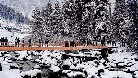 जम्मू-काश्मीरला हिमवादळाचा इशारा; १७ व १८ जानेवारीला तापमान उणे ३ अंशांपर्यंत जाण्याची शक्यता