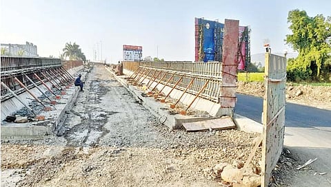 कोल्हापूर : रुकडी रेल्वे गेट उड्डाणपुलाचे काम अपूर्ण