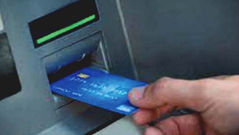एटीएममध्ये छेडछाड करून दोन लाख रुपये काढले