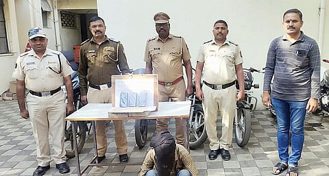 पारेगावातील चोरट्याकडून सहा दुचाकी जप्त; 3 मोबाईलसह 2. 90 लाखांचा मुद्देमाल हस्तगत