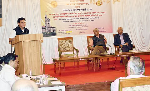 शैक्षणिक धोरणाच्या अंमलबजावणीसाठी सर्व विद्यापीठांनी कामाला लागावे : डॉ. शैलेंद्र देवळाणकर