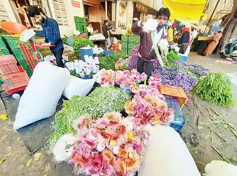 गुलटेकडी मार्केट यार्डातील फुलांचे दर कायम