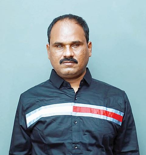 अंधत्वावर मात करीत कुटुंबाला आधार, राज्यसेवा परीक्षेत यश; खोरच्या रामदास लवांडेंची अफलातून जिद्द