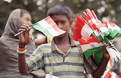 सावधान…! तिरंग्याचा अवमान तर होत नाही ना? गृह विभागाने दिले कारवाईचे आदेश