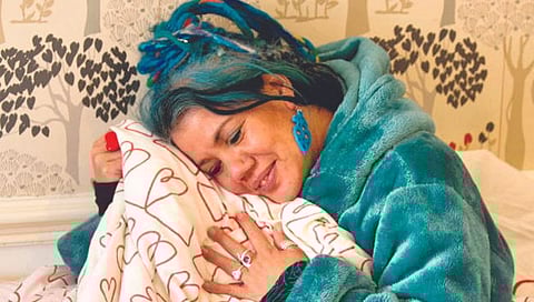 Marriage to Blanket : ब्लँकेटशी लग्न करून तरुणीने थाटला संसार