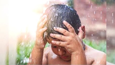 Uttar Pradesh News : आई आंघोळ कर म्हणाली, मुलाने थेट पोलिसांना बोलावले!