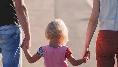 अनादिकाळापासून आईपेक्षा वडील वयाने मोठेच! संशोधनाचा निष्कर्ष