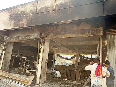 नगर : कोल्हार बसस्थानकाच्या आवारात असणार्‍या व्यापारी गाळ्यांना आग