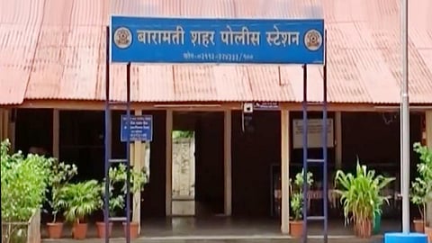 बारामती पोलिसांनी पकडला १० लाख रुपयांचा गांजा, मोटारीसह १५ लाखांचा मुद्देमाल जप्त