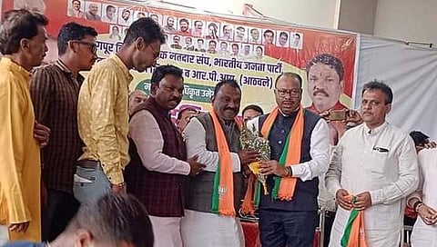 गडचिरोली: महिला काँग्रेस जिल्हाध्यक्षांच्या पतीचा भाजपमध्ये प्रवेश