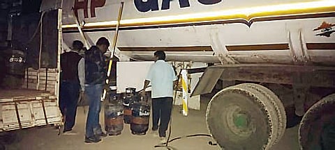 नगर : टँकरमधून गॅस चोरी करणार्‍या रॅकेटचा पर्दाफाश
