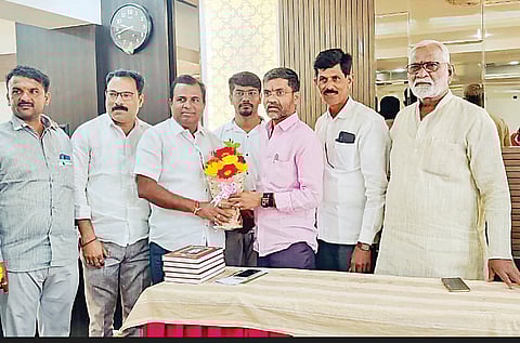 नगर : आ.लंकेंच्या सत्काराला भाजप नगरसेवक !