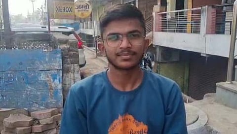 नायलॉन मांज्यामुळे गळा कापला  