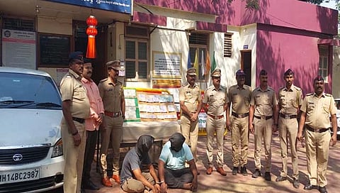 कारसह लाखोची रोकड लंपास  