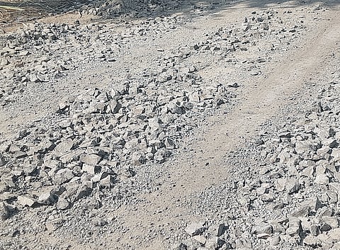 नगर : देवराई-घाटशिरस रस्त्याचे काम निकृष्ट