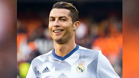 Cristiano Ronaldo : आचारी पाहिजे… पगार महिना साडेचार लाख