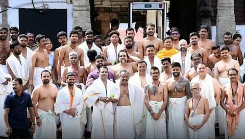 IND vs SL : सूर्या, केएल राहुलसह अनेक क्रिकेटपटू ‘पद्मनाभस्वामी’च्या चरणी