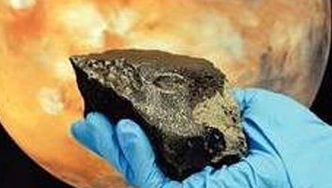 उल्केत जैविक संयुगांचे मोठे वैविध्य  