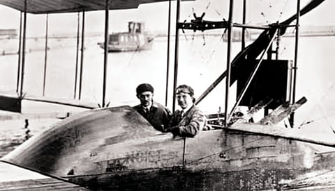 पहिल्या प्रवासी विमानाच्या तिकिटाचा झाला होता लिलाव