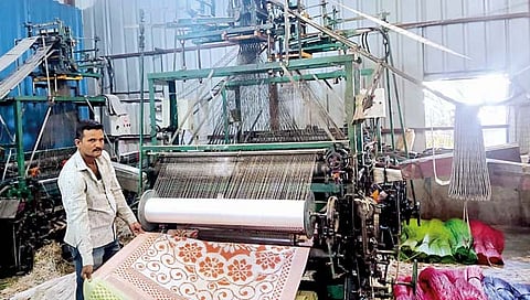 जळगावच्या चटईची सातासमुद्रापार कीर्ती