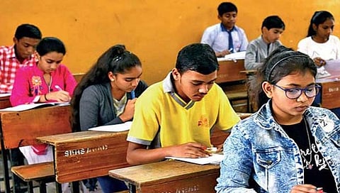 दहावीच्या हॉल तिकीटावर वेळापत्रकात चुका!