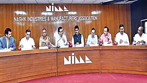 नाशिक : निमात आयोजित सर्व यंत्रणांच्या बैठकीप्रसंगी मनपा आयुक्त डॉ. चंद्रकांत पुलकुंडवार, पोलिस आयुक्त अंकुश शिंदे, धनंजय बेळे, नितीन गवळी, विकास माळी, बाळासाहेब झांजे, शैलेंद्र राजपूत, माणिकलाल तपासे, राजेंद्र अहिरे.